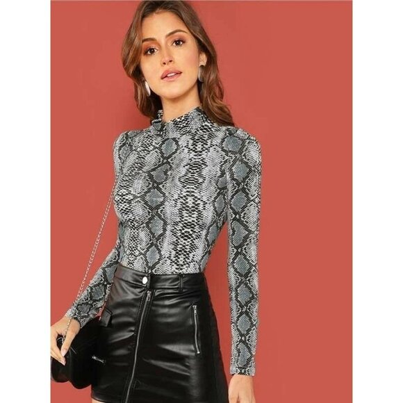 New SHEIN Privé Form-Fitting Snakeskin Print Mock Neck Top -‎ Size Medium - Picture 1 of 7